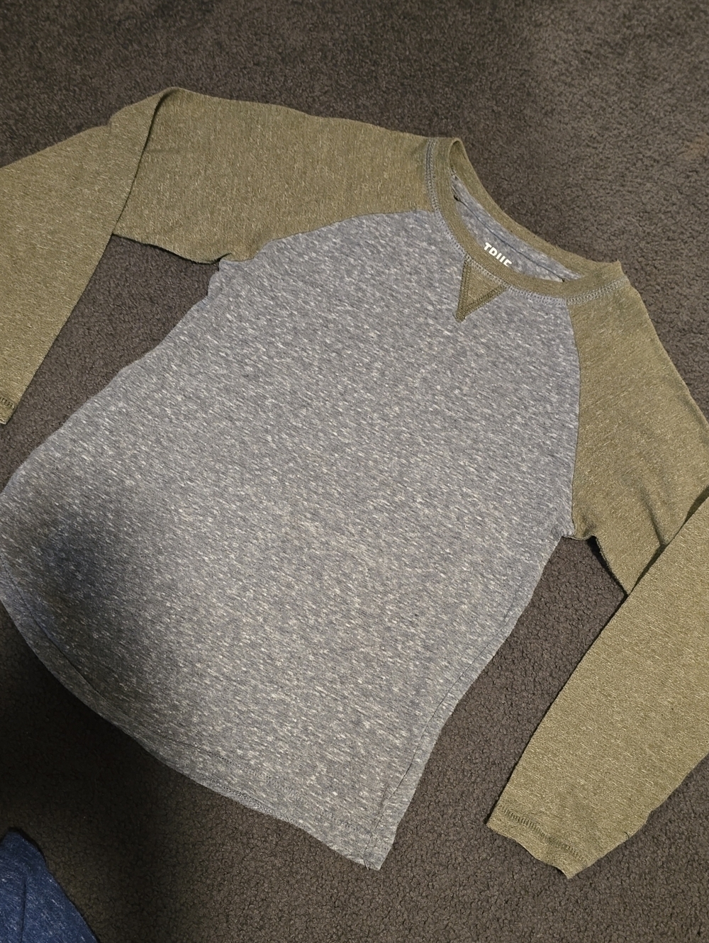 True Craft Two-Tone Raglan Long Sleeve Top - Olive & Gray